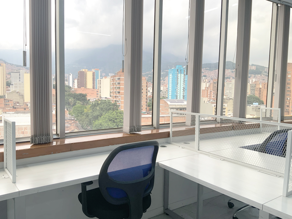 Puesto 4 (Mesas en L) Coworking grupal