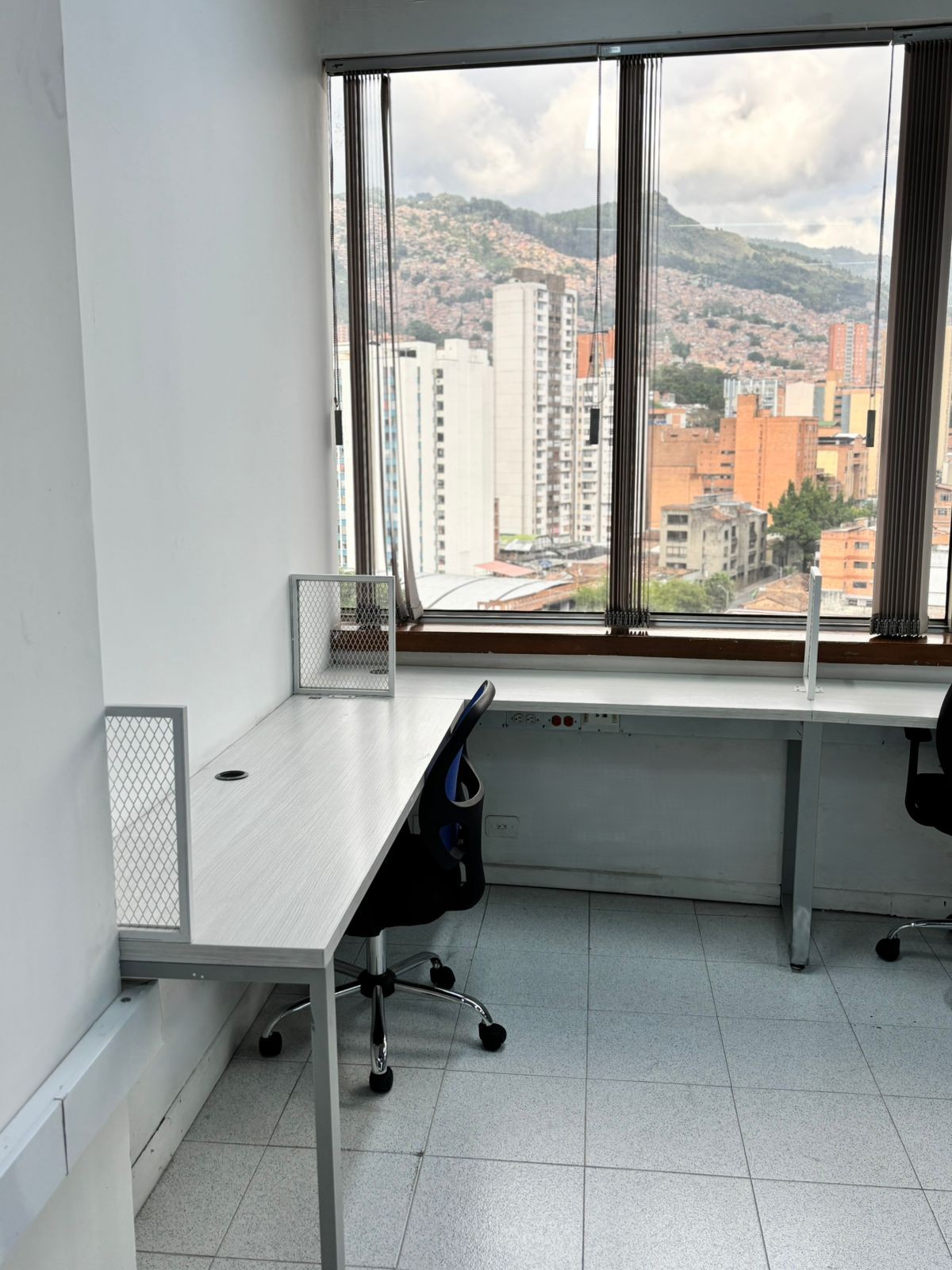 Puesto 3 (Mesas en L) Coworking grupal